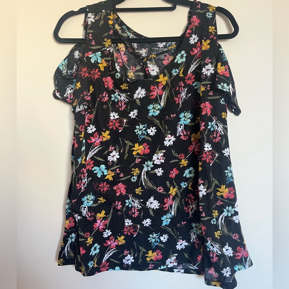 NWOT lane Bryant cold shoulder Tshirt.